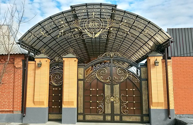 Купить или заказать ворота для дома с навесом - стильные и надежные решения для вашего участка в Кисловодске от 42252 руб | ВоротМастер-Ксл